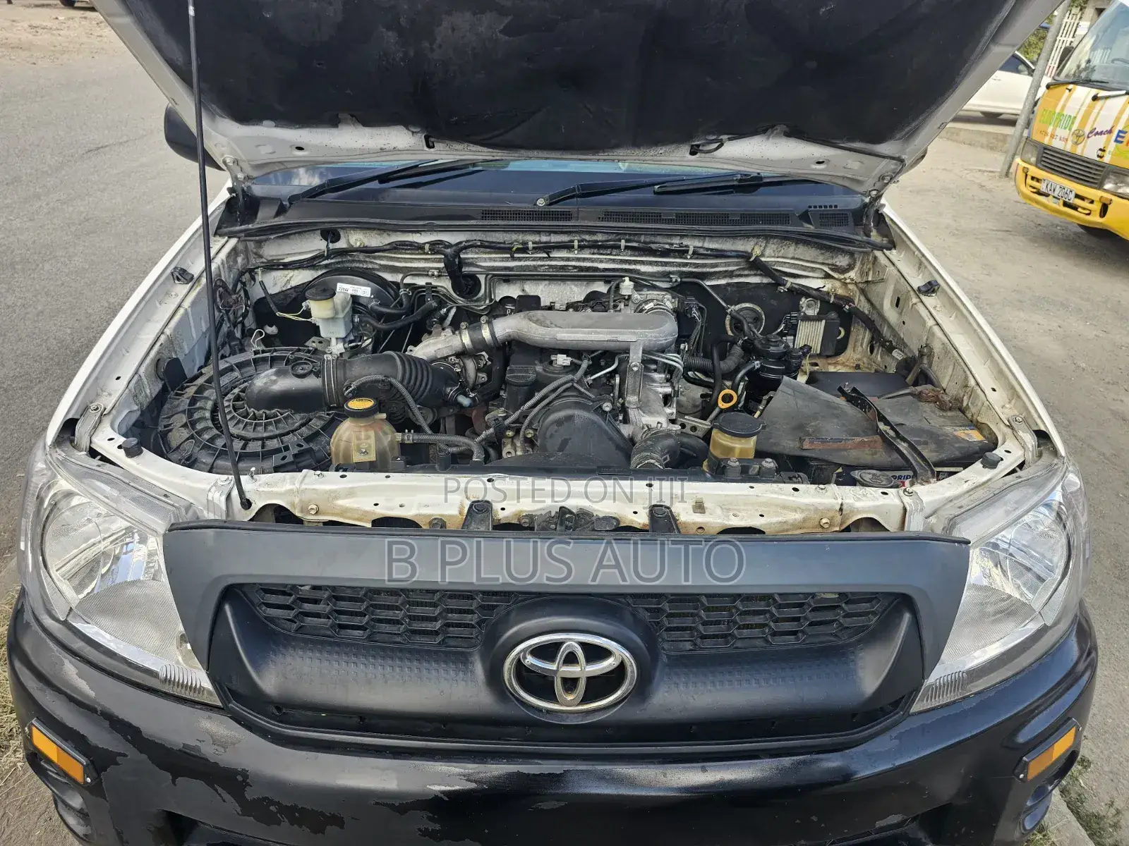 Toyota Hilux 2010 White