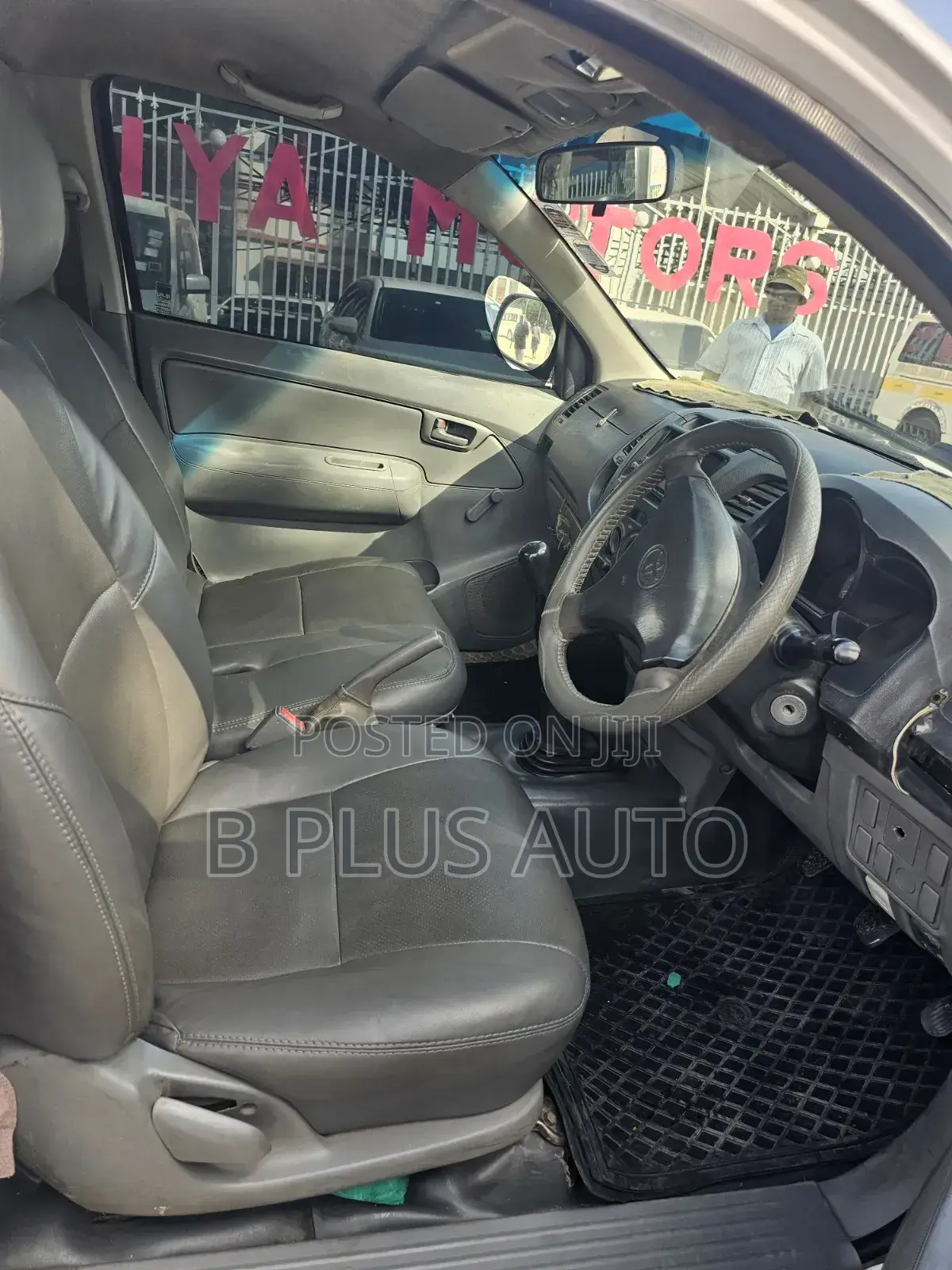 Toyota Hilux 2010 White