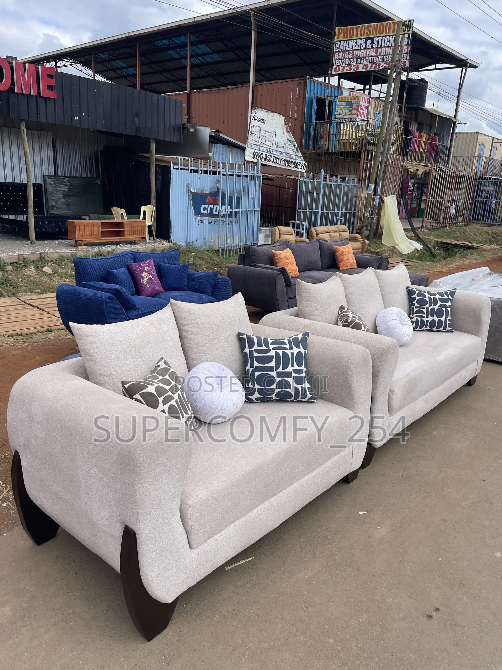 Boomerang Mahogany Stands Classic Sofa!!