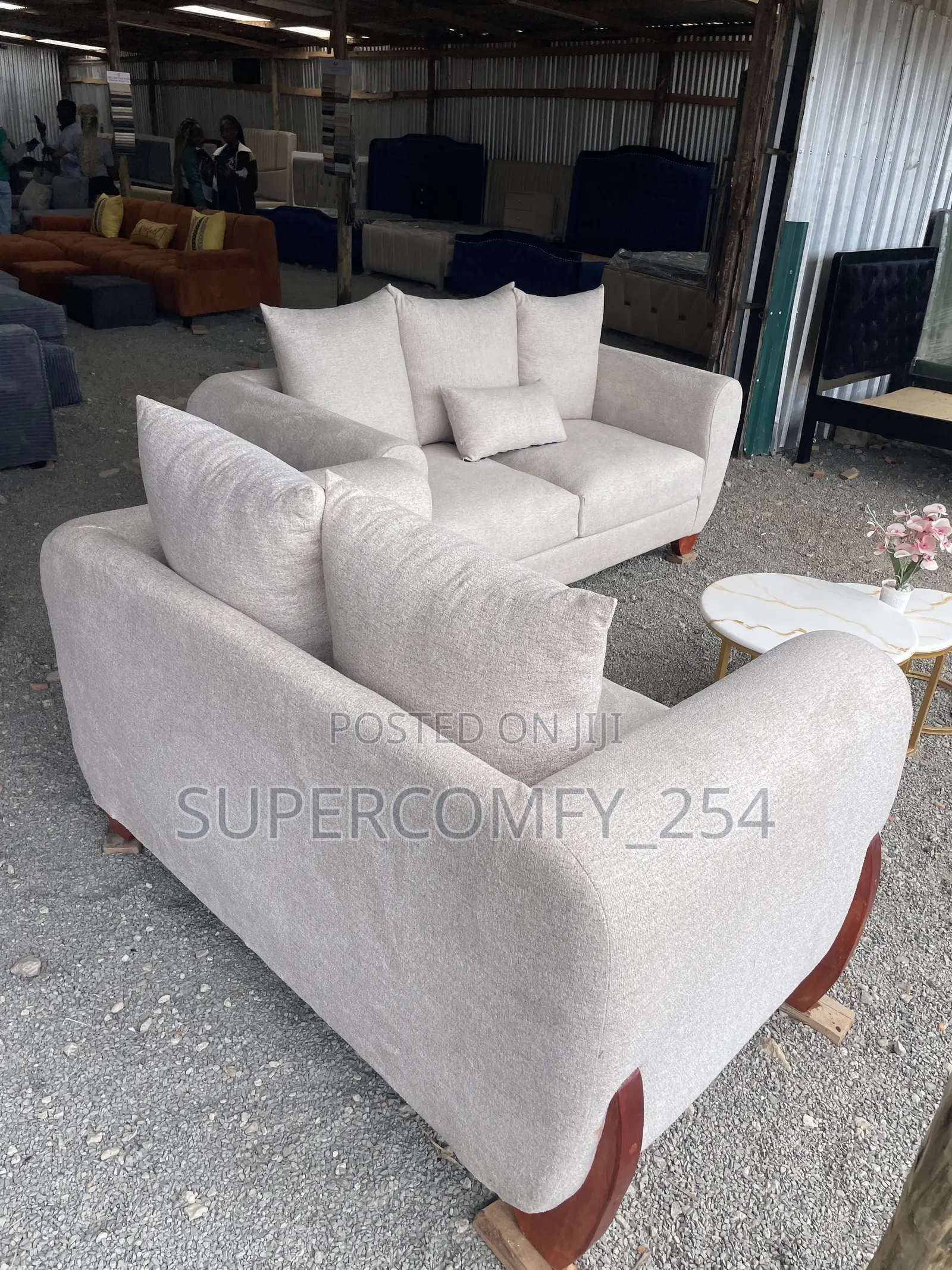 Boomerang Mahogany Stands Classic Sofa!!