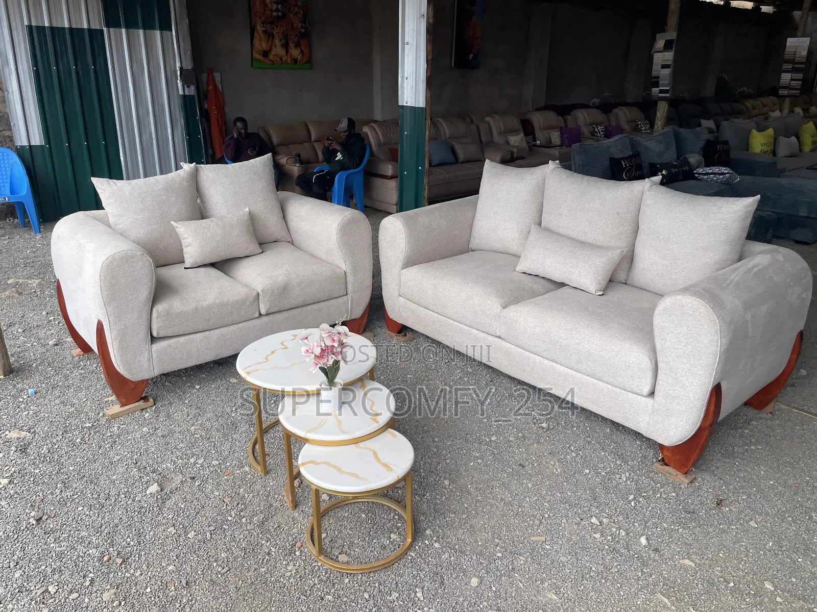 Boomerang Mahogany Stands Classic Sofa!!