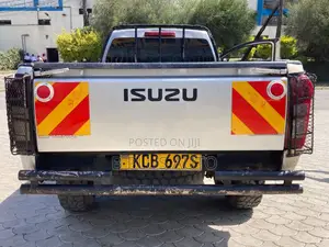 Isuzu D-MAX 2014 Silver