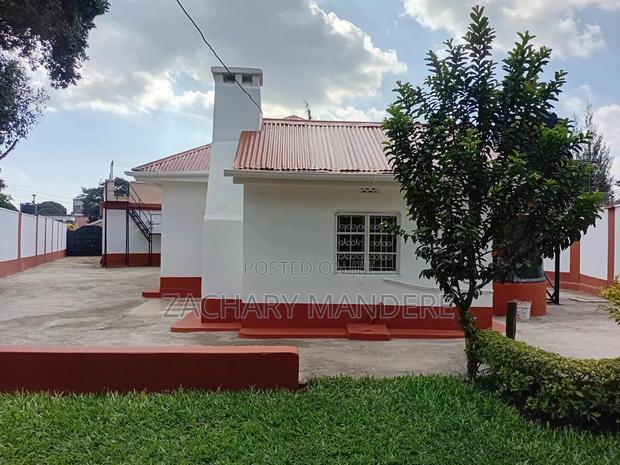 3bdrm Mansion in Uthiru for rent