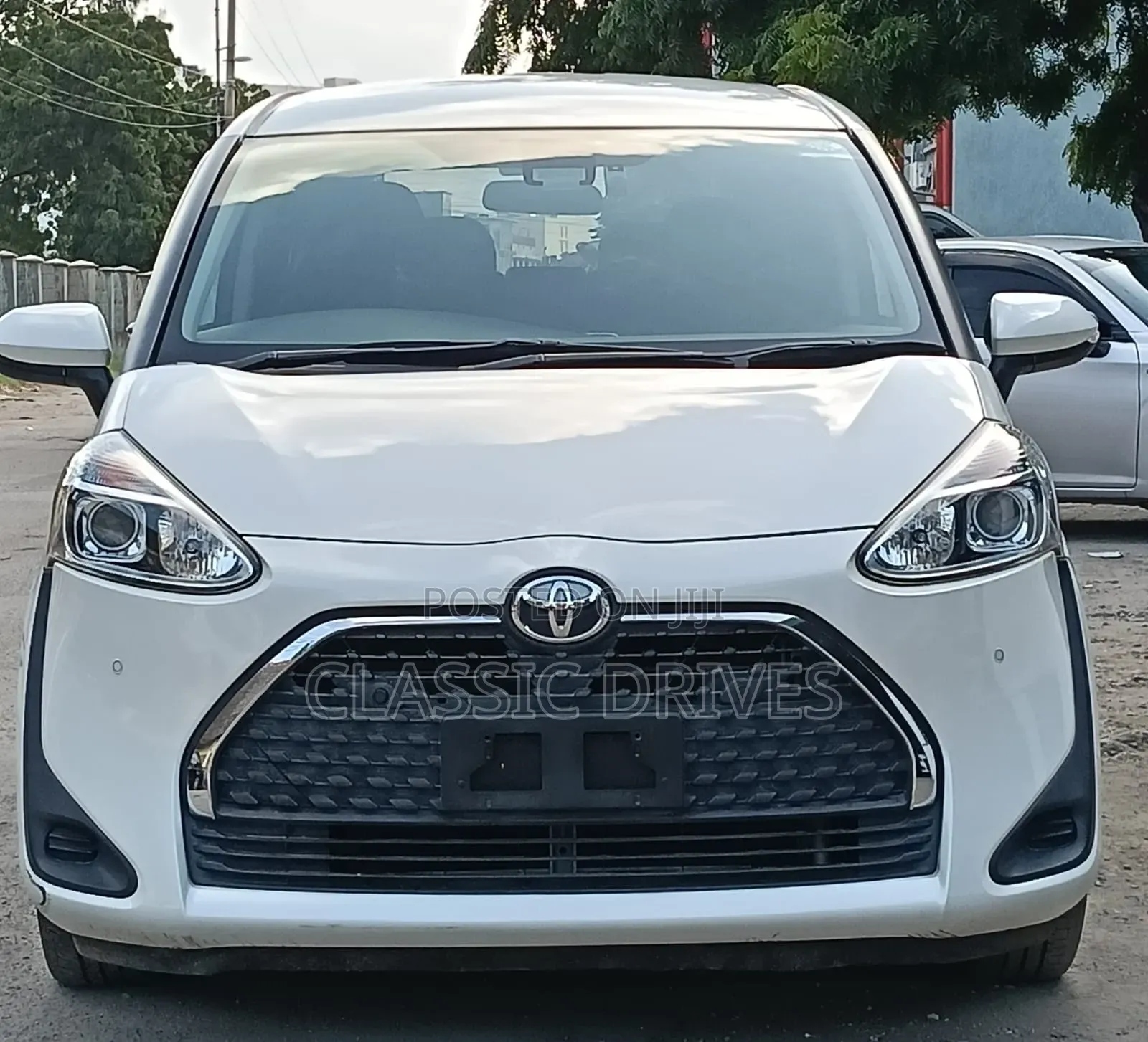 Toyota Sienta 2020 White