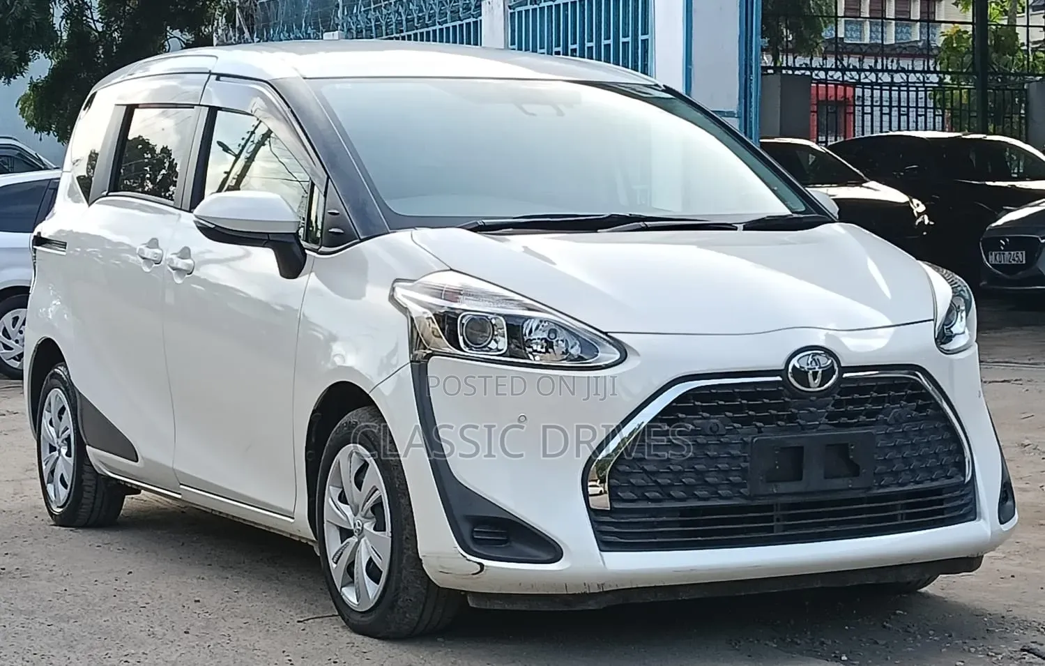 Toyota Sienta 2020 White