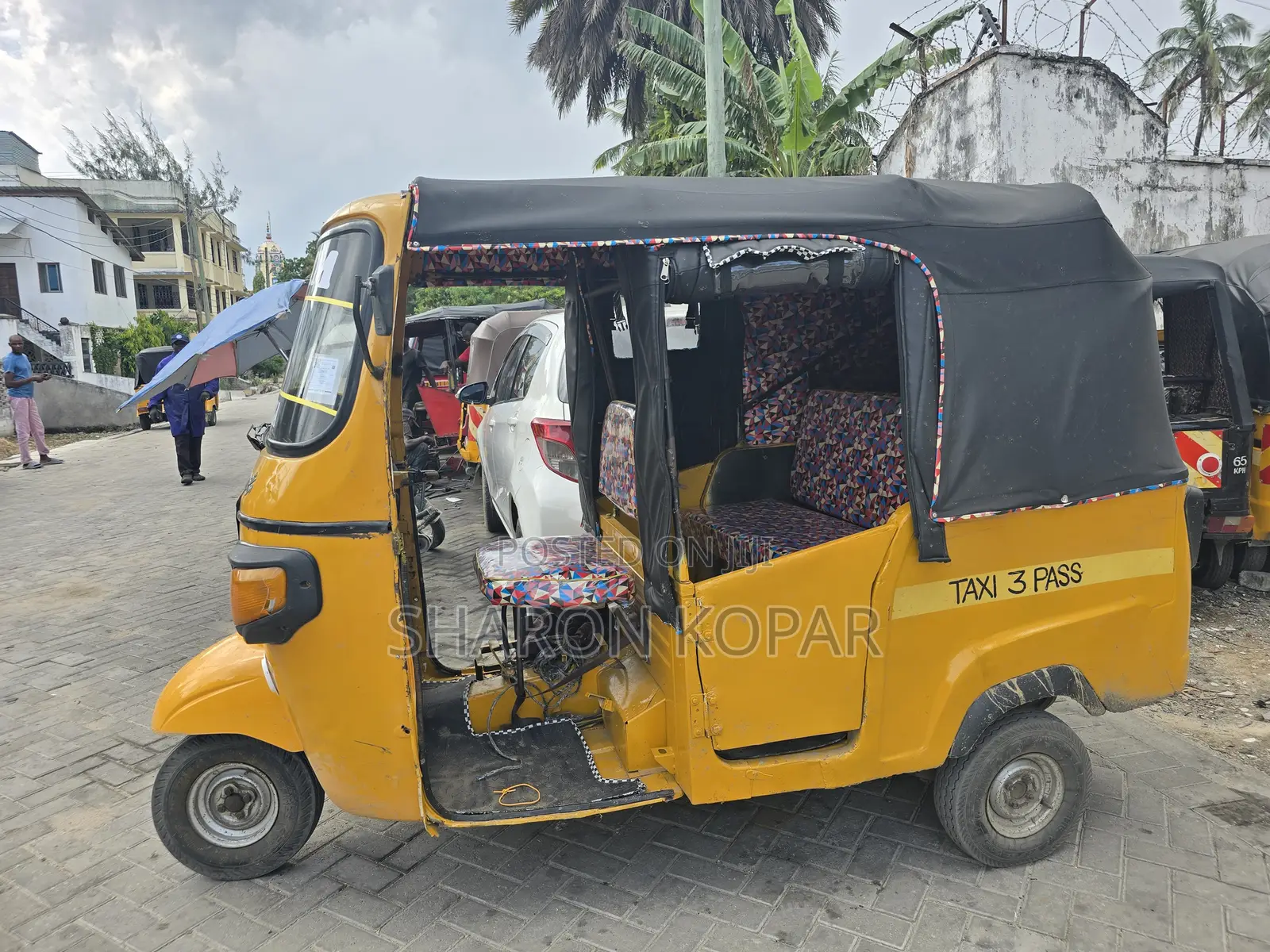 Piaggio 2021 Yellow