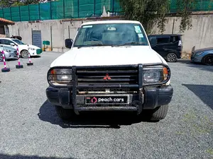 Mitsubishi Pajero 2003 White