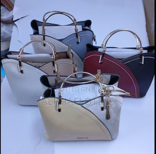 Two-Tone Aesthetics Zzmy Stylish and Compact Structured Purse - thumbnail 2