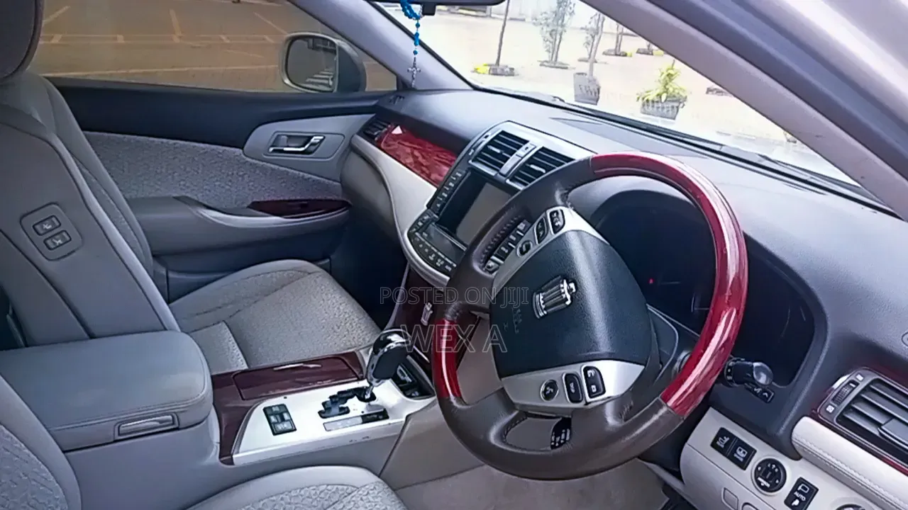 Toyota Crown 2013 Silver