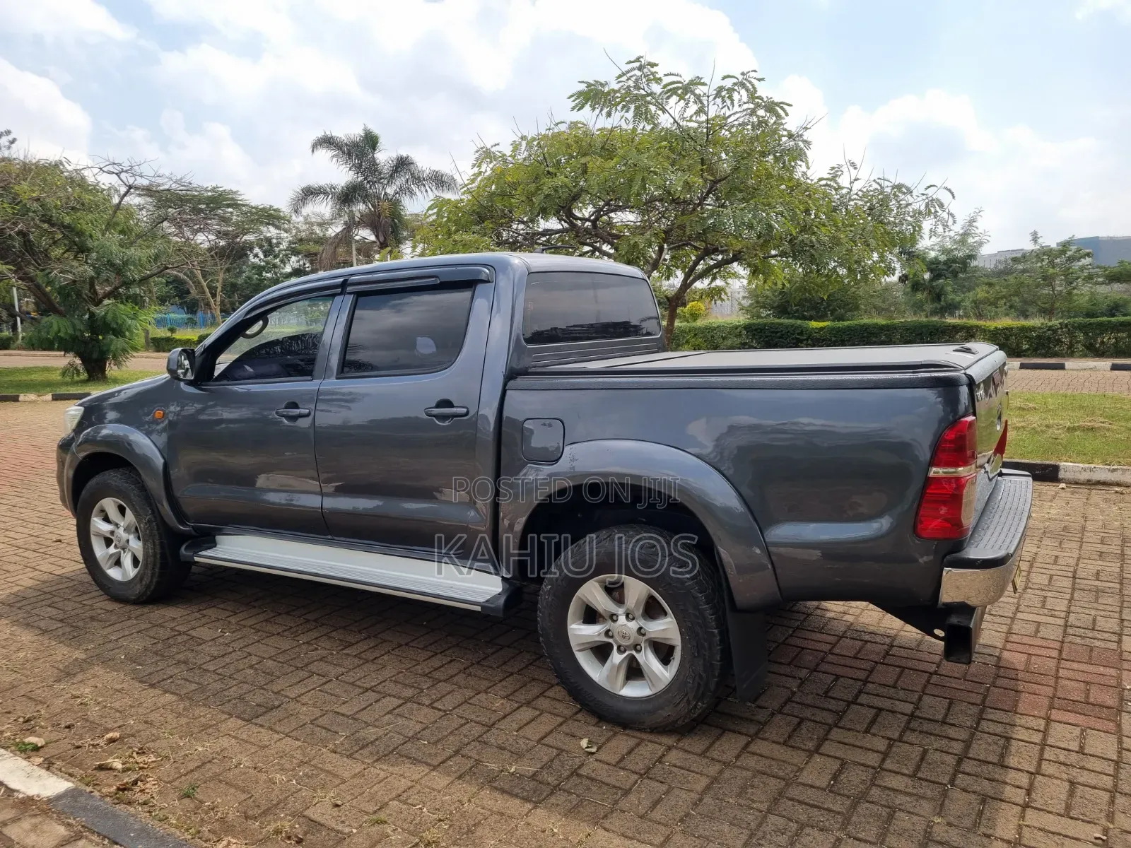 Toyota Hilux 2013 Gray