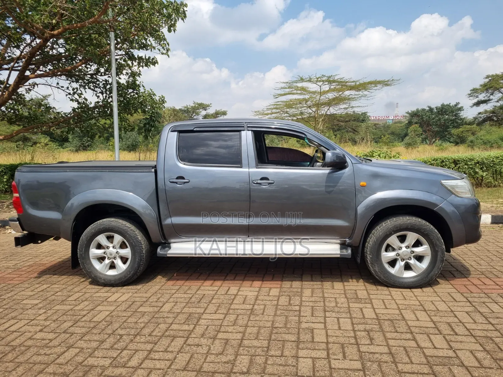 Toyota Hilux 2013 Gray