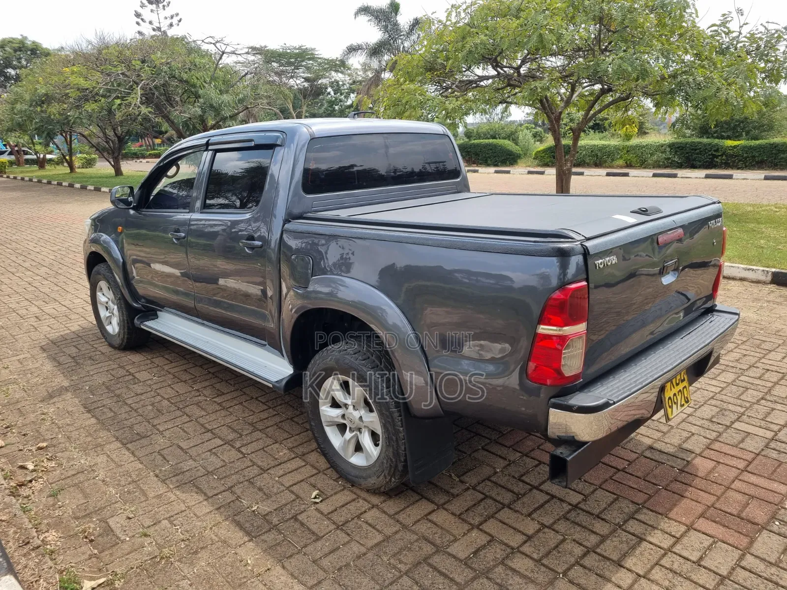 Toyota Hilux 2013 Gray