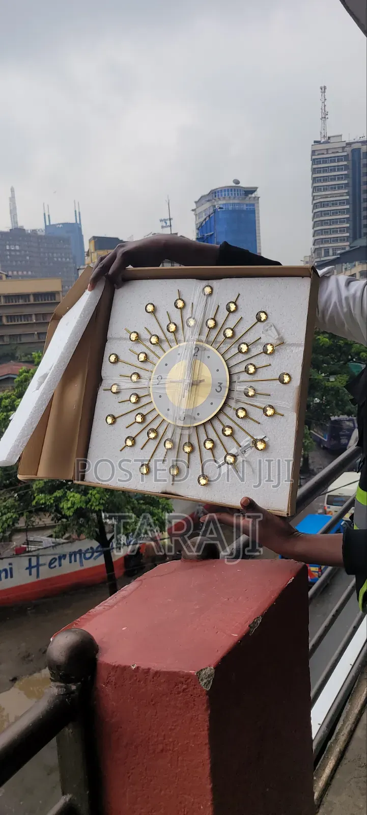 Luxury Sunburst Wall Clock - Elegant Home Decor