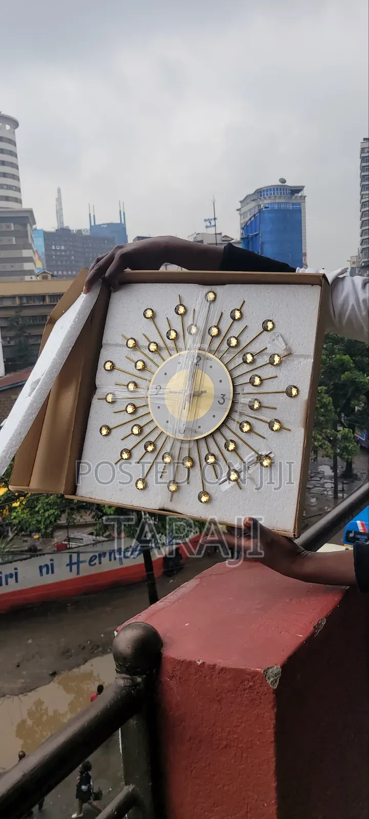Luxury Sunburst Wall Clock - Elegant Home Decor