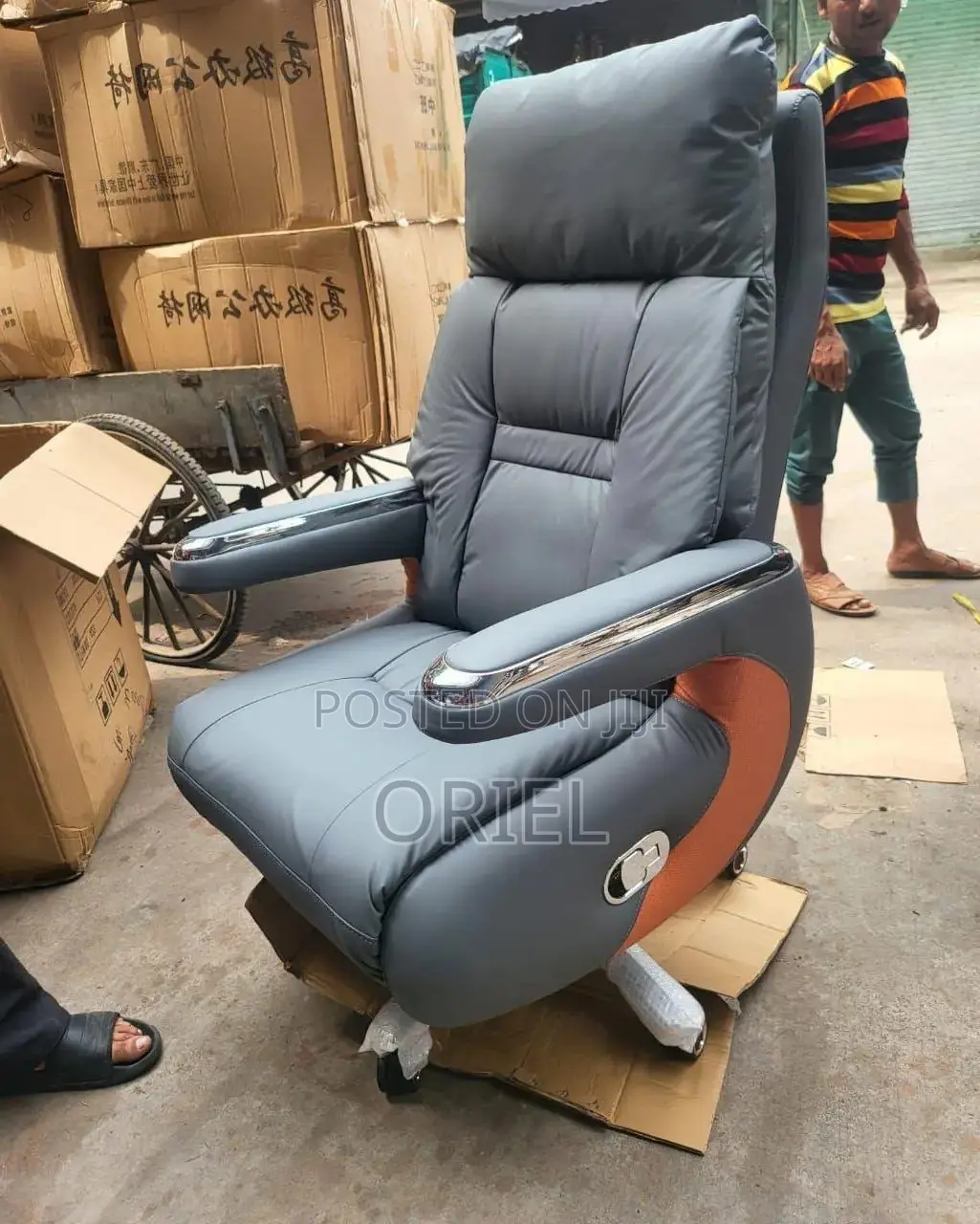 Office Chair : Executive C.E.O Leather Padded Office Chair