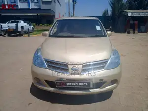 Nissan Tiida 2009 Gold