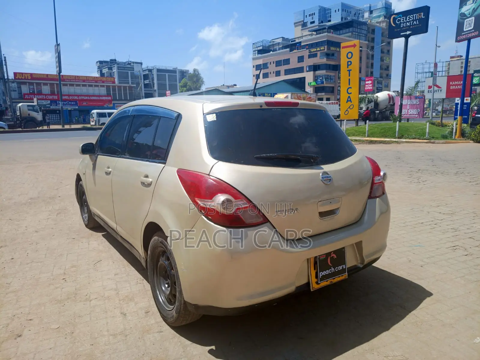 Nissan Tiida 2009 Gold