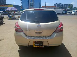 Nissan Tiida 2009 Gold