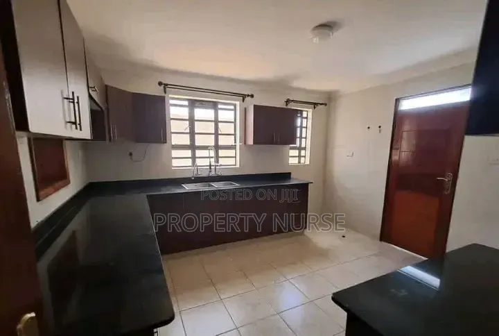 5bdrm Maisonette in Gateway Mall Area for rent