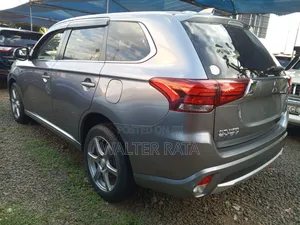 Mitsubishi Outlander 2016 Gray