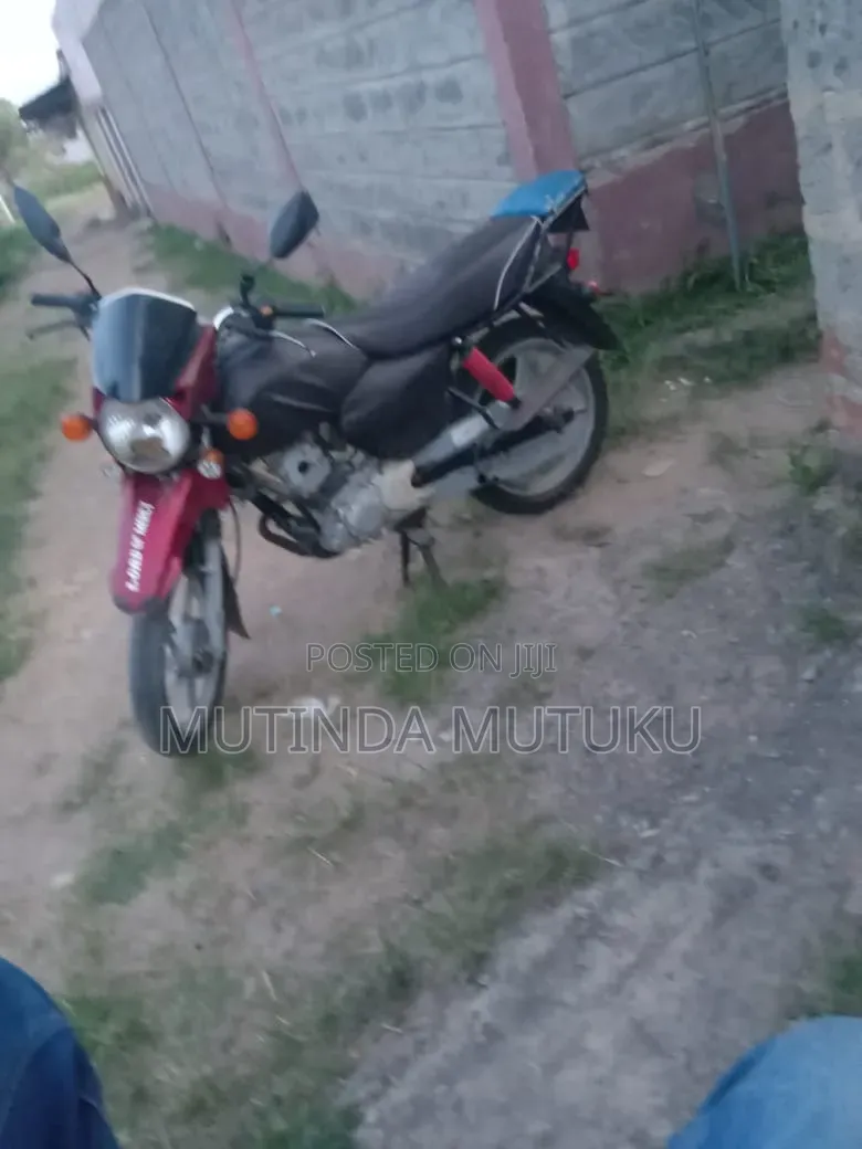 TVS HLX 125 2023 Red