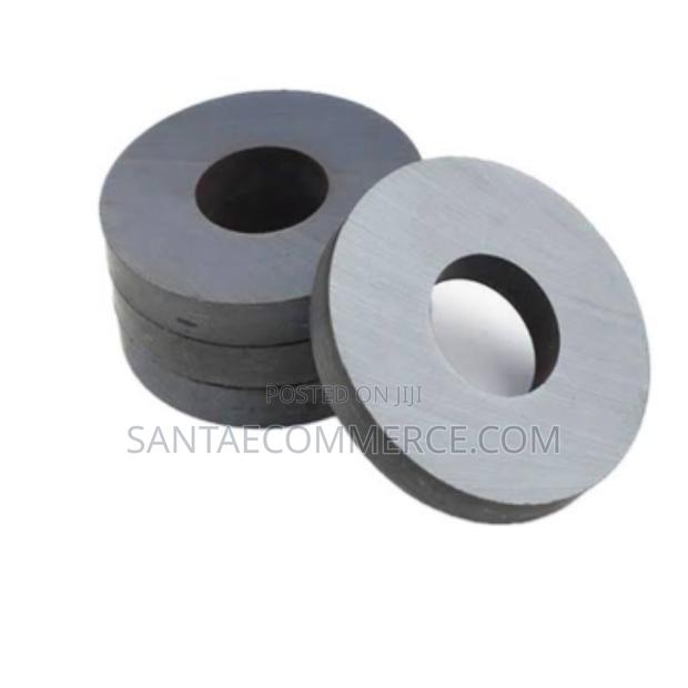 A Set Of 4 Circular Magnet With Hole