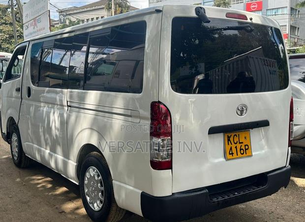 Toyota HiAce 2012 White - thumbnail 3