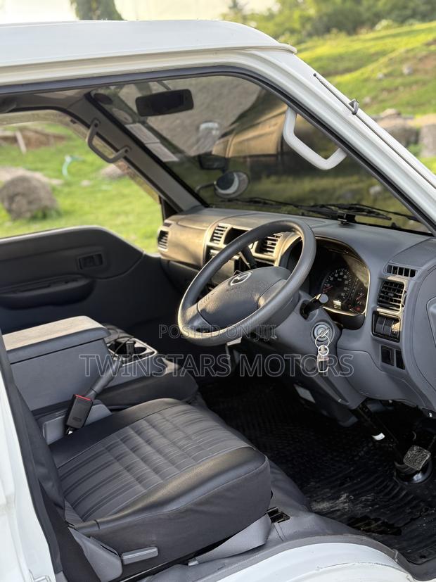 Mazda Bongo 2019 White - thumbnail 2