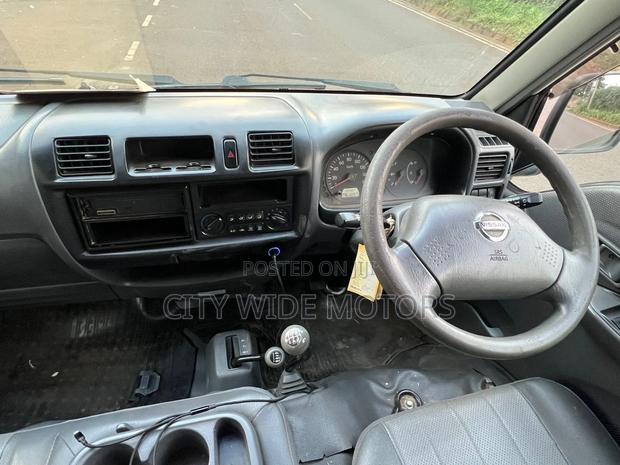 Mazda Bongo 2014 White - thumbnail 6