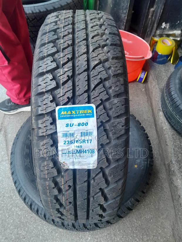235/65r17 Maxtrek a/T