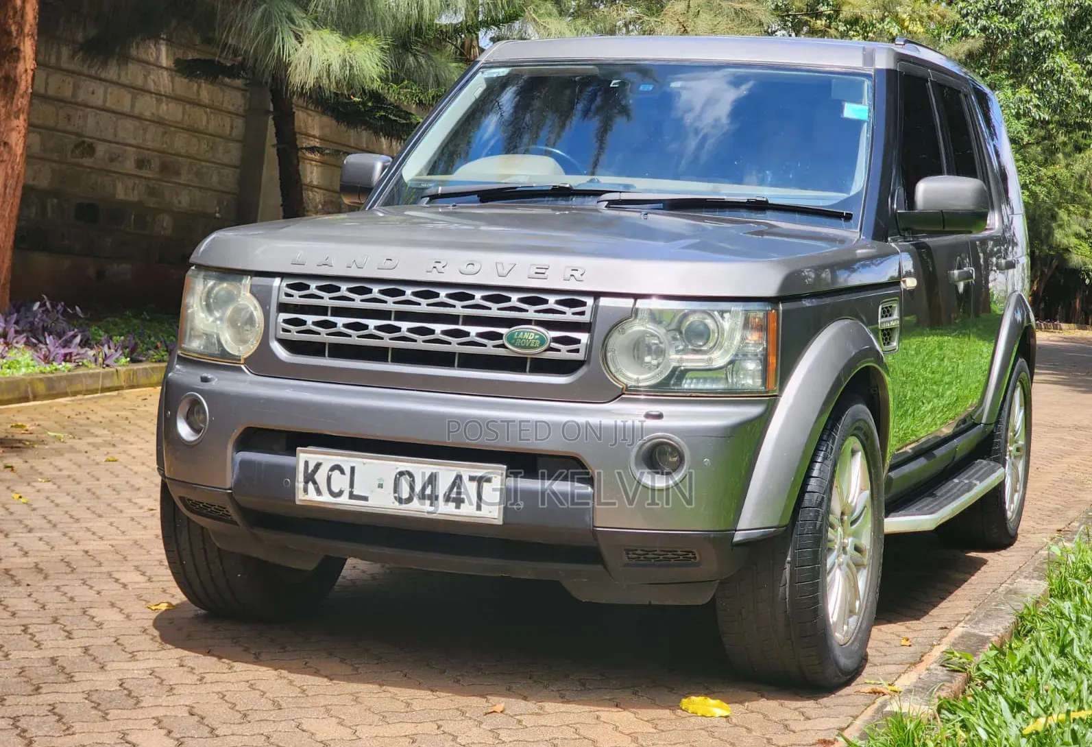Land Rover Discovery 2010 Gray