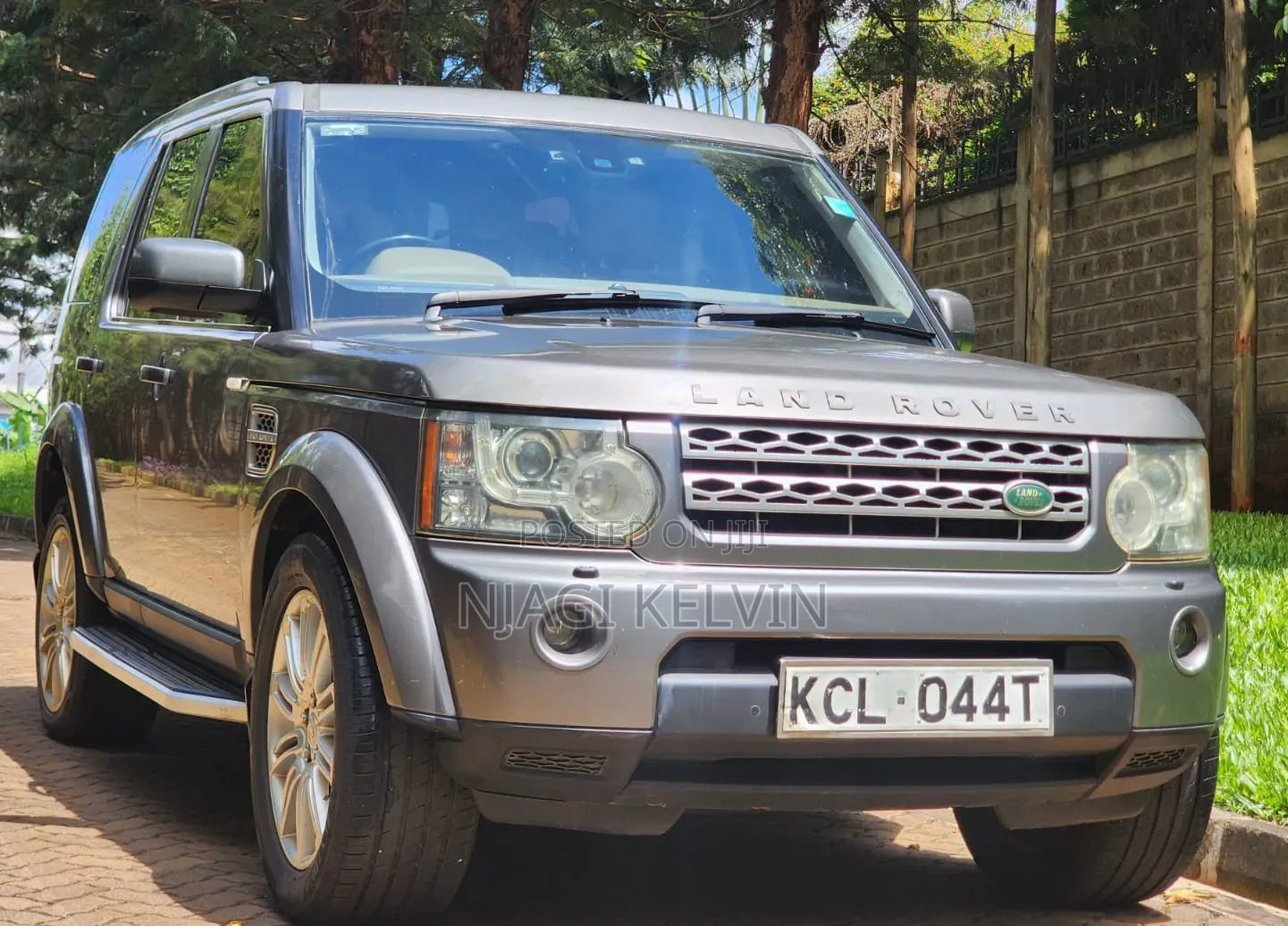 Land Rover Discovery 2010 Gray