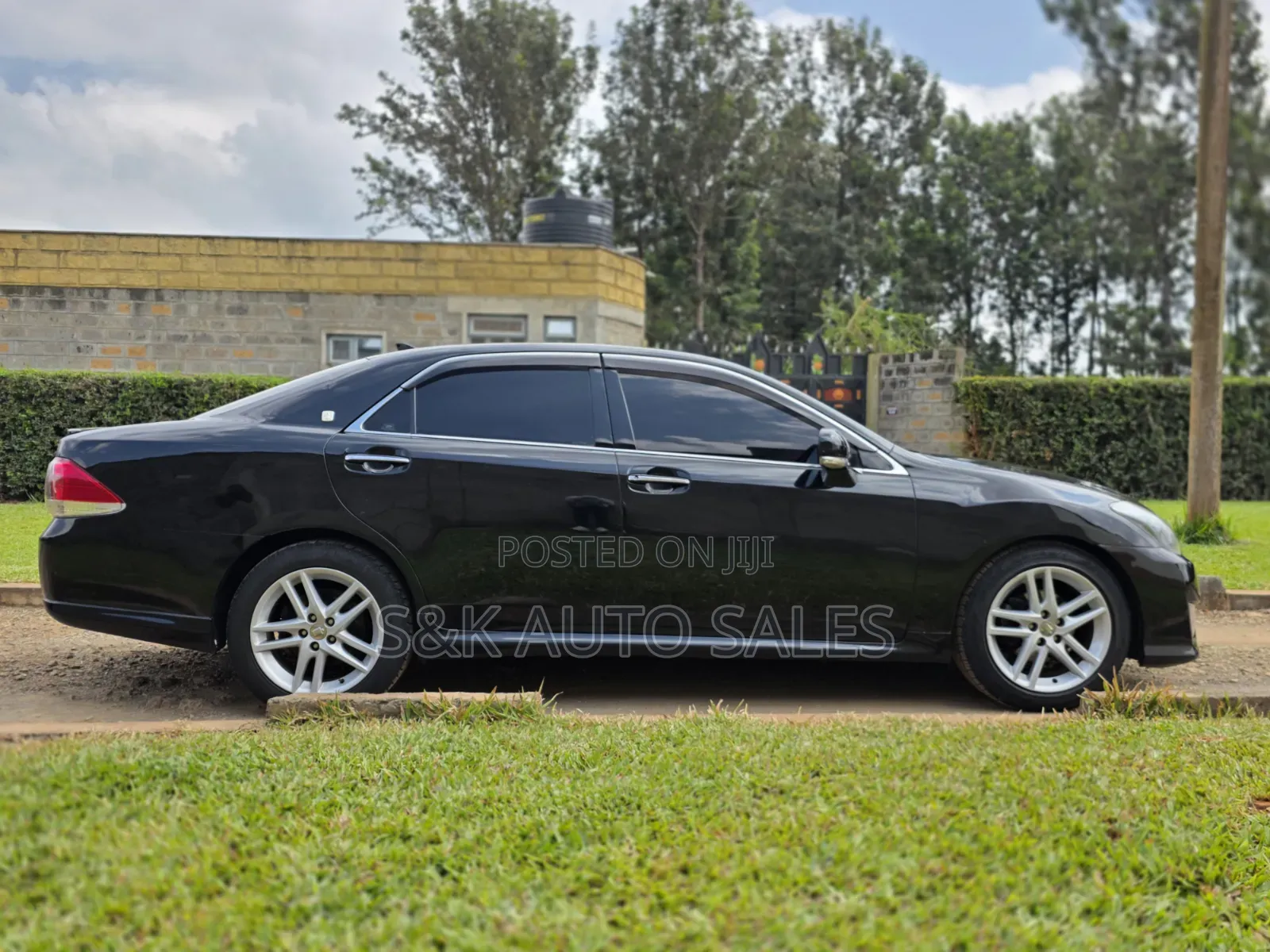 Toyota Crown 2012 Black
