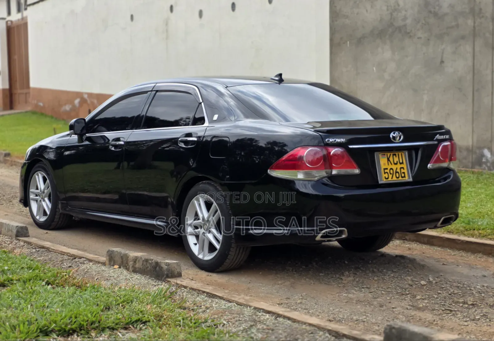 Toyota Crown 2012 Black