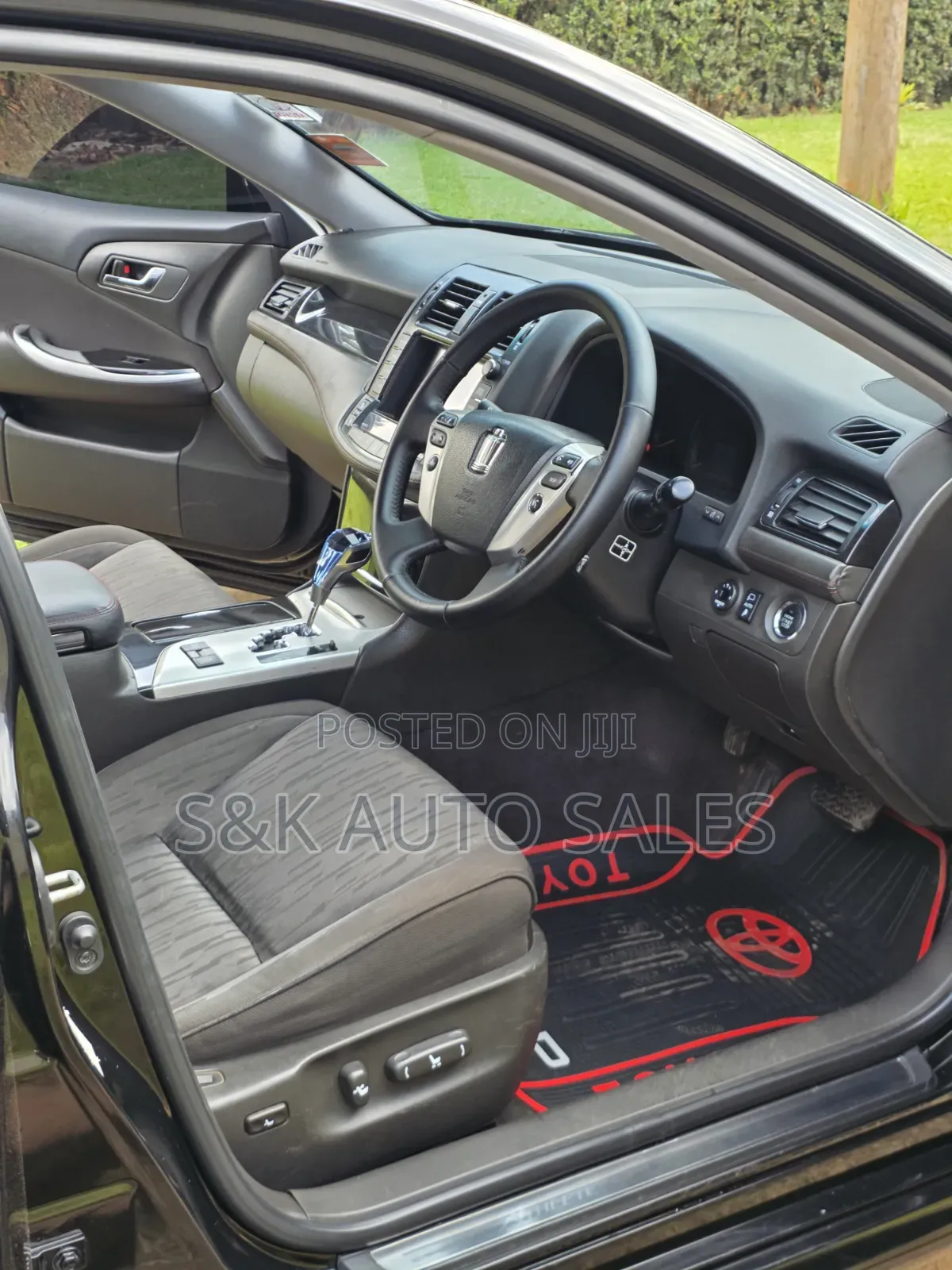 Toyota Crown 2012 Black