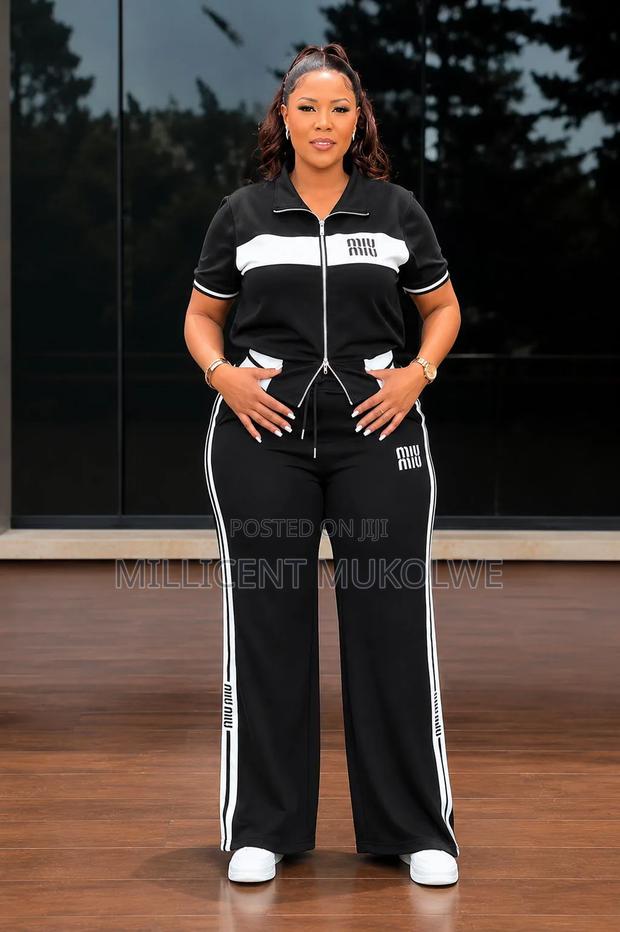 New Pair if Miu Clothes, Selling at a Suitable Price - thumbnail 3