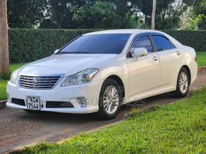 Toyota Crown 2012 White