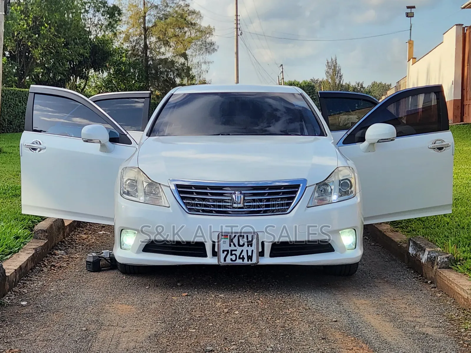 Toyota Crown 2012 White