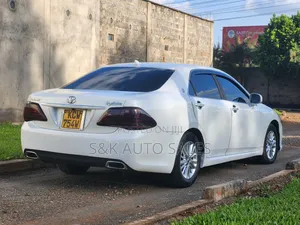 Toyota Crown 2012 White