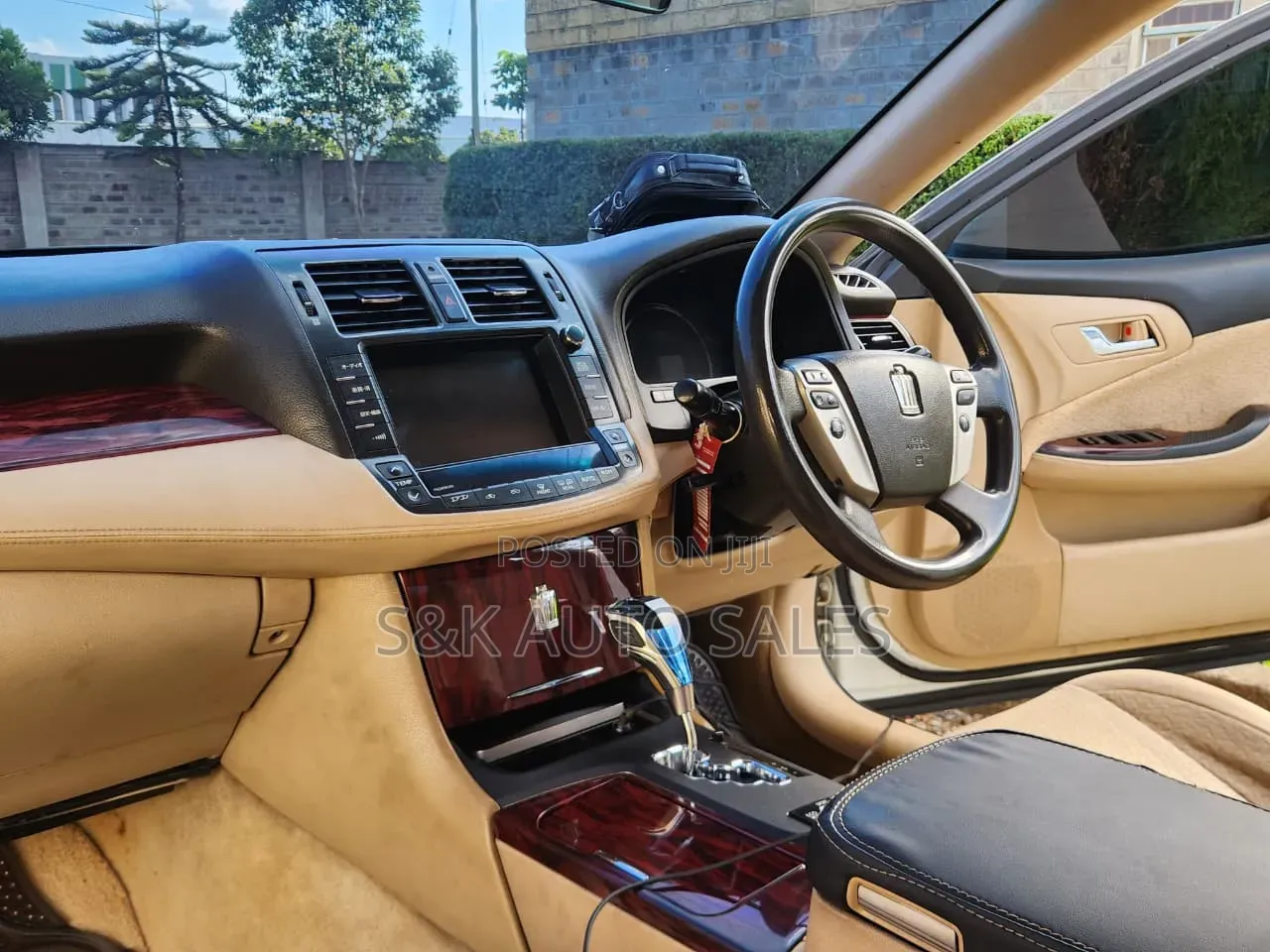 Toyota Crown 2012 White