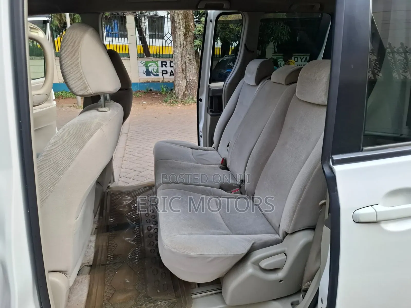 Toyota Noah 2010 White