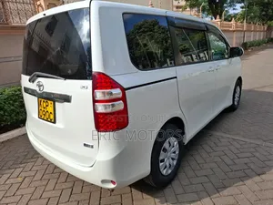 Toyota Noah 2010 White