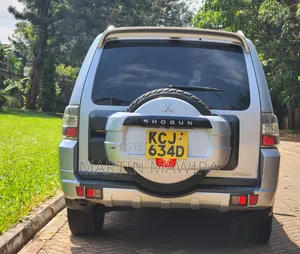 Mitsubishi Pajero 2010 Silver