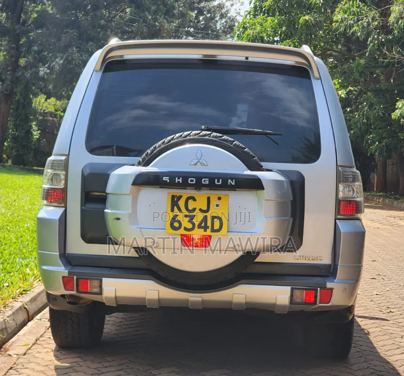 Mitsubishi Pajero 2010 Silver