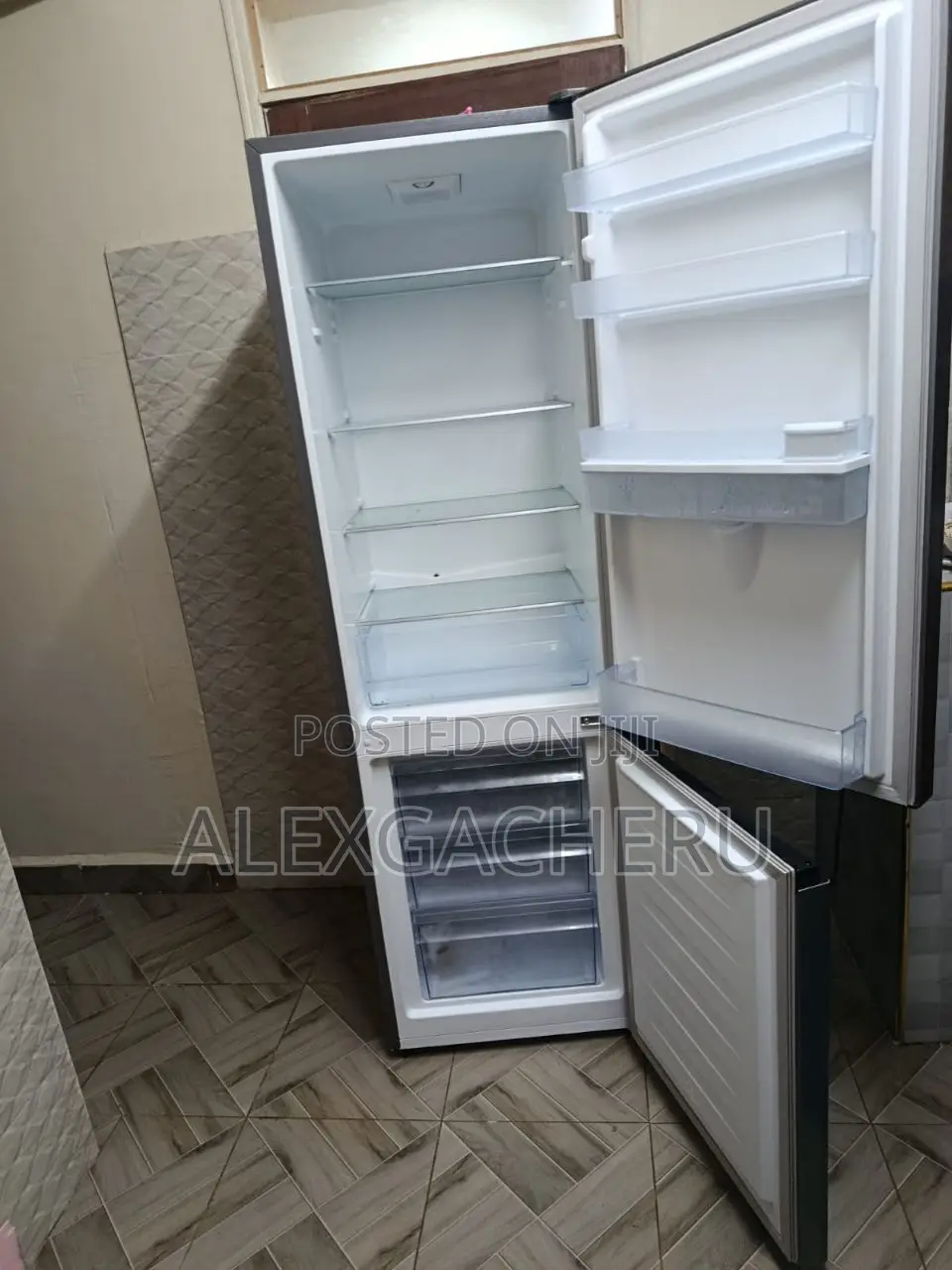 268 Litre Hisense Fridge With Bottom Freezer