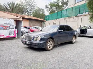 Mercedes-Benz E350 2000 Blue