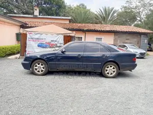 Mercedes-Benz E350 2000 Blue