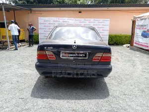 Mercedes-Benz E350 2000 Blue