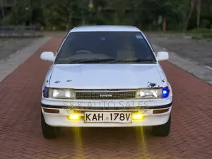 Toyota Corolla 1999 White