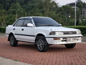 Toyota Corolla 1999 White